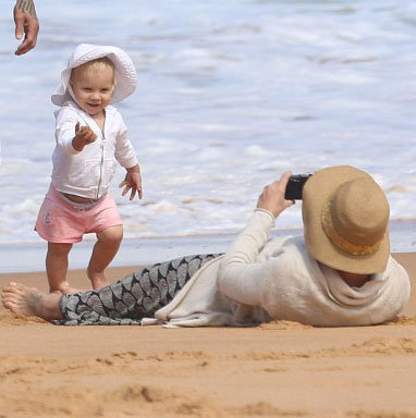 Pink Visits Australia With Carey and Willow Hart