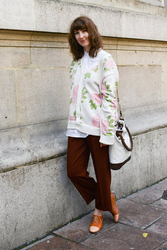 Boy-meets-girl styling with a slouchy rose-print cardi and oxfords.
Boy-meets-girl styling with a slouchy rose-print cardi and oxfords.