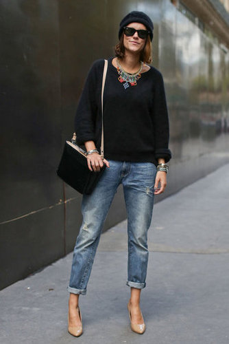 With statement jewels like that, you can most assuredly keep the rest of the look classic and easy, like so.
With statement jewels like that, you can most assuredly keep the rest of the look classic and easy, like so.