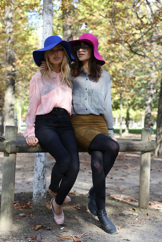This duo kept coordinated with their colorful floppy hats.
This duo kept coordinated with their colorful floppy hats.