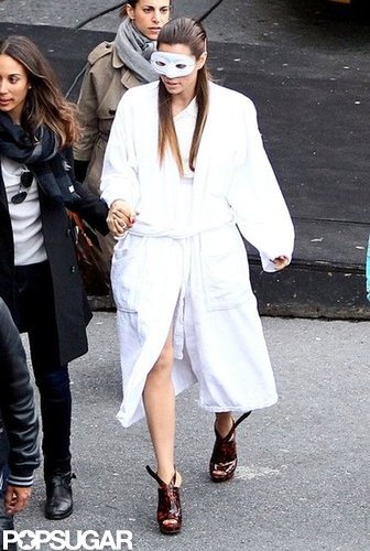Jessica Biel wore a white mask.
Jessica Biel wore a white mask.