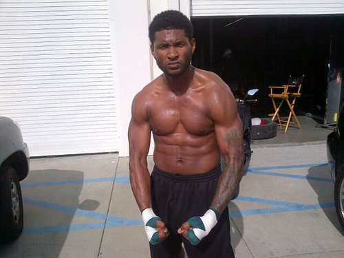 We got a good hard look at Usher's physique when he shared a photo of himself at the gym in 2012.
Source: Twitter user UsherRaymondIV
We got a good hard look at Usher's physique when he shared a photo of himself at the gym in 2012.
Source: Twitter user UsherRaymondIV