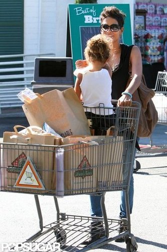 "Hopeless Romantic" Halle Berry Dishes on Her "Life of the Party" Fiancé "Hopeless Romantic" Halle Berry Dishes on Her "Life of the Party" Fiancé
