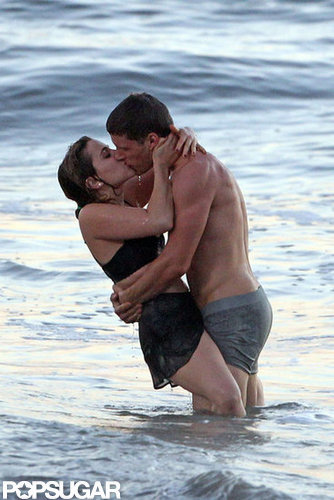 Parenthood's Mae Whitman Films a Sexy PDA Scene in Her Underwear Parenthood's Mae Whitman Films a Sexy PDA Scene in Her Underwear