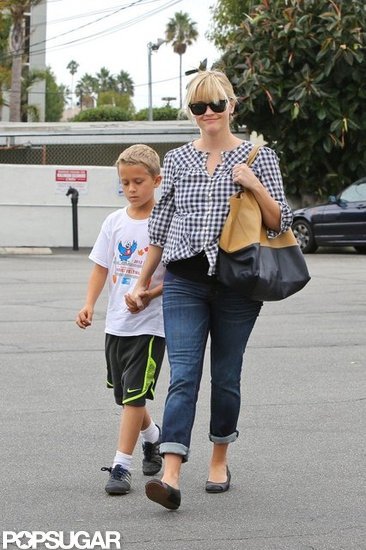 Reese Witherspoon Hangs With Deacon and Makes a Stop at Gap Reese Witherspoon Hangs With Deacon and Makes a Stop at Gap