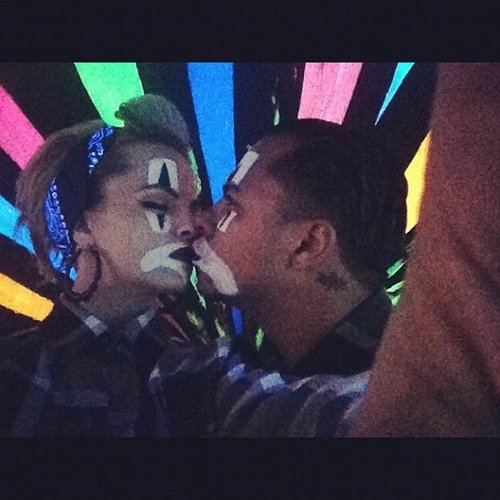 Mena Suvari and her man kissed as clowns.
Source: Instagram user mena13suvari
Mena Suvari and her man kissed as clowns.
Source: Instagram user mena13suvari