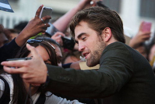 Robert Pattinson posed with fans in Sydney.
Robert Pattinson posed with fans in Sydney.
