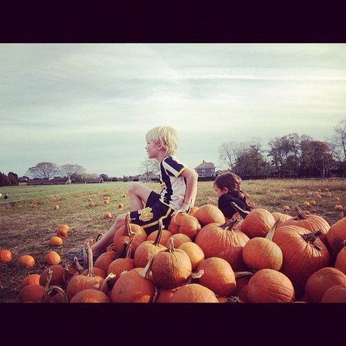 Christy Turlington and her kids headed to a pumpkin patch.
Source: Instagram user cturlington
Christy Turlington and her kids headed to a pumpkin patch.
Source: Instagram user cturlington
