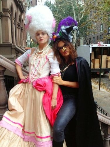 Debra Messing went trick-or-treating in NYC with pal Mariska Hargitay.
Source: Twitter user DebraMessing
Debra Messing went trick-or-treating in NYC with pal Mariska Hargitay.
Source: Twitter user DebraMessing