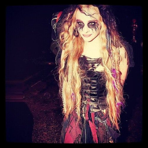 Chloë Moretz celebrated Halloween in London and dressed as Bellatrix from Harry Potter.
Source: Instagram user cmoretz
Chloë Moretz celebrated Halloween in London and dressed as Bellatrix from Harry Potter.
Source: Instagram user cmoretz