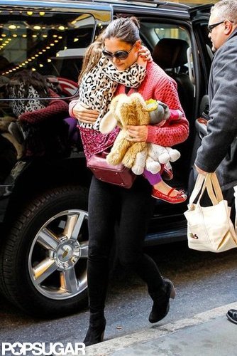 Katie Holmes brought Suri Cruise to her rehearsal.
Katie Holmes brought Suri Cruise to her rehearsal.