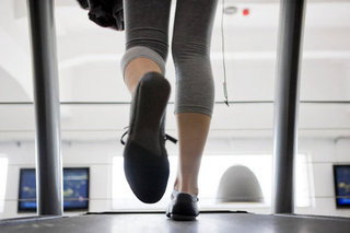 Is Midfoot Striking Best For Running?