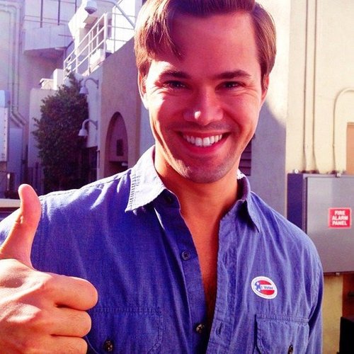 Ali Adler captured a picture of Andrew Rannells giving the thumbs up after voting.
Source: Instagram user aliadler
Ali Adler captured a picture of Andrew Rannells giving the thumbs up after voting.
Source: Instagram user aliadler