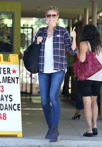 Heidi Klum gave the peace after voting in LA.
Heidi Klum gave the peace after voting in LA.