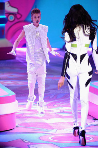 Justin Bieber wore all white to perform.
Justin Bieber wore all white to perform.