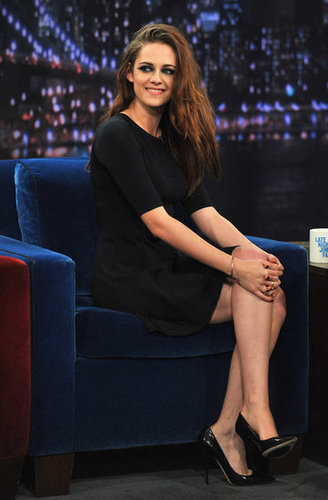 Kristen Stewart chose a black dress and pumps.
Kristen Stewart chose a black dress and pumps.
