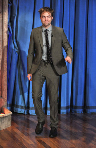 Robert Pattinson wore a suit to appear to the show.
Robert Pattinson wore a suit to appear to the show.