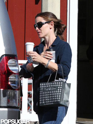 Jennifer Garner Hangs With Sam While Ben Gets a Sexy Shout-Out Jennifer Garner Hangs With Sam While Ben Gets a Sexy Shout-Out