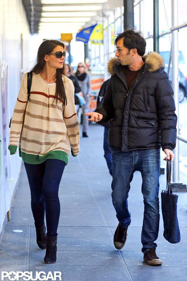 Katie Holmes chatted with a male companion in the subway in NYC.
Katie Holmes chatted with a male companion in the subway in NYC.