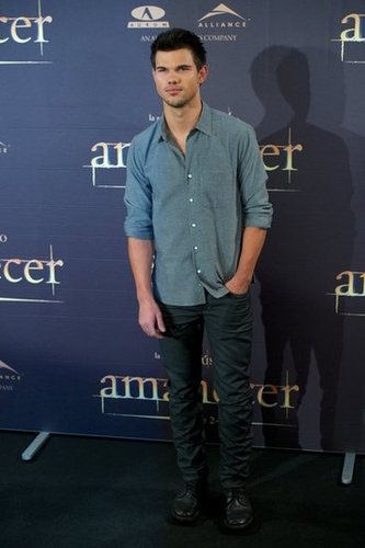 Breaking Dawn Part 2 is #1 — See All the Photos From Twilight's Final Press Tour! Breaking Dawn Part 2 is #1 — See All the Photos From Twilight's Final Press Tour!
