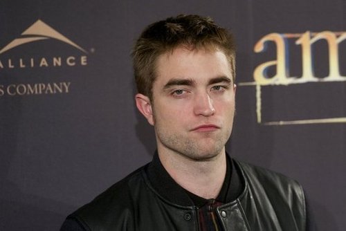Robert Pattinson promoted Breaking Dawn — Part 2 photo call in Madrid.
Robert Pattinson promoted Breaking Dawn — Part 2 photo call in Madrid.