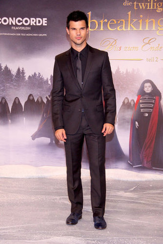 Breaking Dawn Part 2 is #1 — See All the Photos From Twilight's Final Press Tour! Breaking Dawn Part 2 is #1 — See All the Photos From Twilight's Final Press Tour!