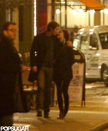 Kirsten Dunst and Garrett Hedlund Share Late-Night Kisses in London Kirsten Dunst and Garrett Hedlund Share Late-Night Kisses in London