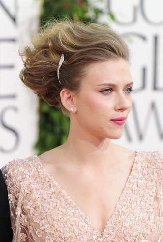 She executed a daring updo flawlessly at the 2011 Golden Globe Awards, accessorizing her style with a sparkly barrette.
She executed a daring updo flawlessly at the 2011 Golden Globe Awards, accessorizing her style with a sparkly barrette.