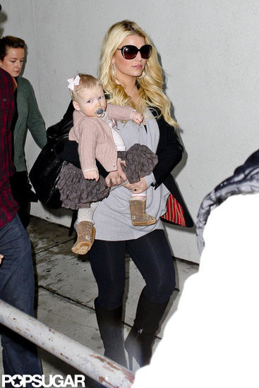 Jessica Simpson Takes Off With Maxwell While Pregnancy Rumors Fly Jessica Simpson Takes Off With Maxwell While Pregnancy Rumors Fly