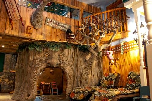 Treehouse Suite at Adventure Suites — North Conway, NH Treehouse Suite at Adventure Suites — North Conway, NH