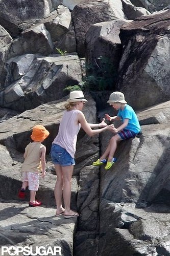 Naomi Splashes Around in a Bikini With Shirtless Liev Schreiber & Sons Naomi Splashes Around in a Bikini With Shirtless Liev Schreiber & Sons