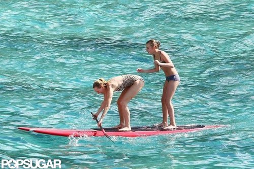 Naomi Splashes Around in a Bikini With Shirtless Liev Schreiber & Sons Naomi Splashes Around in a Bikini With Shirtless Liev Schreiber & Sons