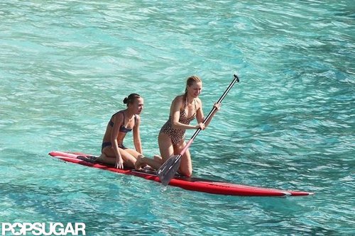 Naomi Splashes Around in a Bikini With Shirtless Liev Schreiber & Sons Naomi Splashes Around in a Bikini With Shirtless Liev Schreiber & Sons
