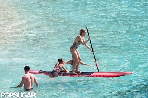 Naomi Splashes Around in a Bikini With Shirtless Liev Schreiber & Sons Naomi Splashes Around in a Bikini With Shirtless Liev Schreiber & Sons