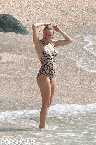 Naomi Splashes Around in a Bikini With Shirtless Liev Schreiber & Sons Naomi Splashes Around in a Bikini With Shirtless Liev Schreiber & Sons