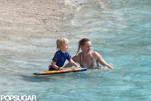Naomi Splashes Around in a Bikini With Shirtless Liev Schreiber & Sons Naomi Splashes Around in a Bikini With Shirtless Liev Schreiber & Sons