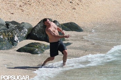 Naomi Splashes Around in a Bikini With Shirtless Liev Schreiber & Sons Naomi Splashes Around in a Bikini With Shirtless Liev Schreiber & Sons