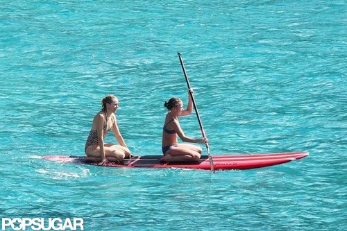 Naomi Splashes Around in a Bikini With Shirtless Liev Schreiber & Sons Naomi Splashes Around in a Bikini With Shirtless Liev Schreiber & Sons