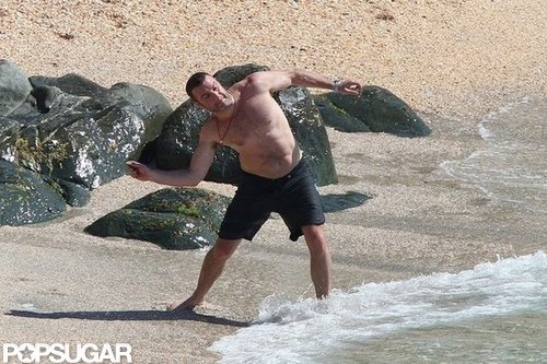 Naomi Splashes Around in a Bikini With Shirtless Liev Schreiber & Sons Naomi Splashes Around in a Bikini With Shirtless Liev Schreiber & Sons