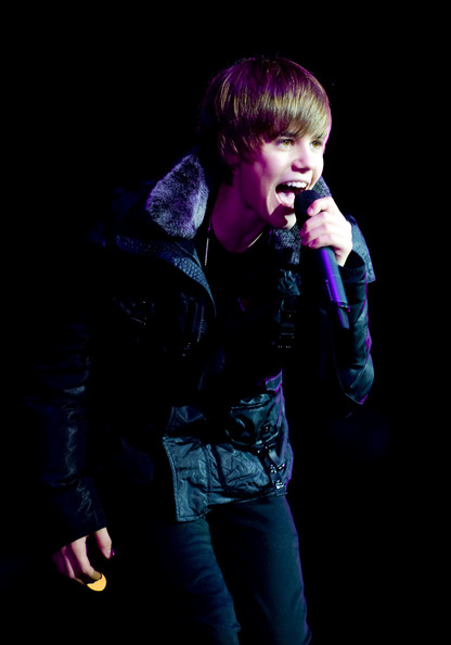 he is soooooooooo hotttttttttttttttttt <3 <3