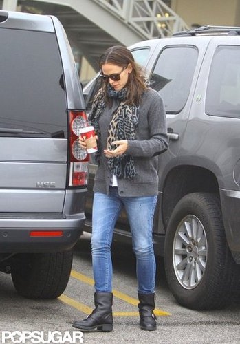 Jennifer Garner carried her coffee.
Jennifer Garner carried her coffee.