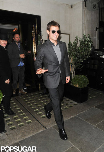 Tom enjoyed a dinner with Emily Blunt.
Tom enjoyed a dinner with Emily Blunt.