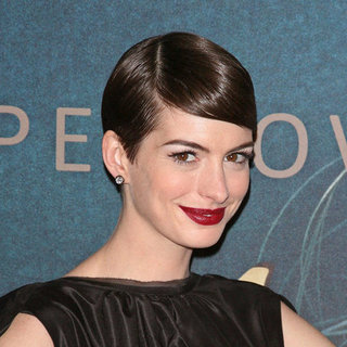 How to Get Anne Hathaway's Red Chanel Lipstick Look
