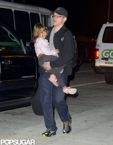 Matt Damon carried his daughter Gia Damon.
Matt Damon carried his daughter Gia Damon.