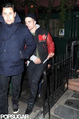 Robert Pattinson Has a Late Night Out With Friends in NYC Robert Pattinson Has a Late Night Out With Friends in NYC