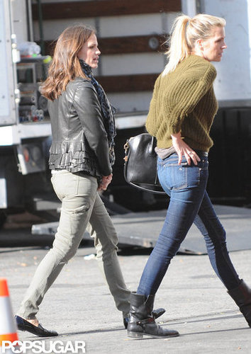 Jennifer Garner wore army green pants and a leather jacket.
Jennifer Garner wore army green pants and a leather jacket.
