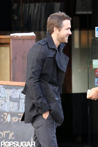 Ryan Reynolds waited for his car.
Ryan Reynolds waited for his car.