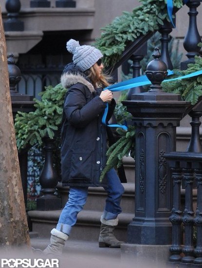 Sarah Jessica Parker tied ribbon around her stoop.
Sarah Jessica Parker tied ribbon around her stoop.