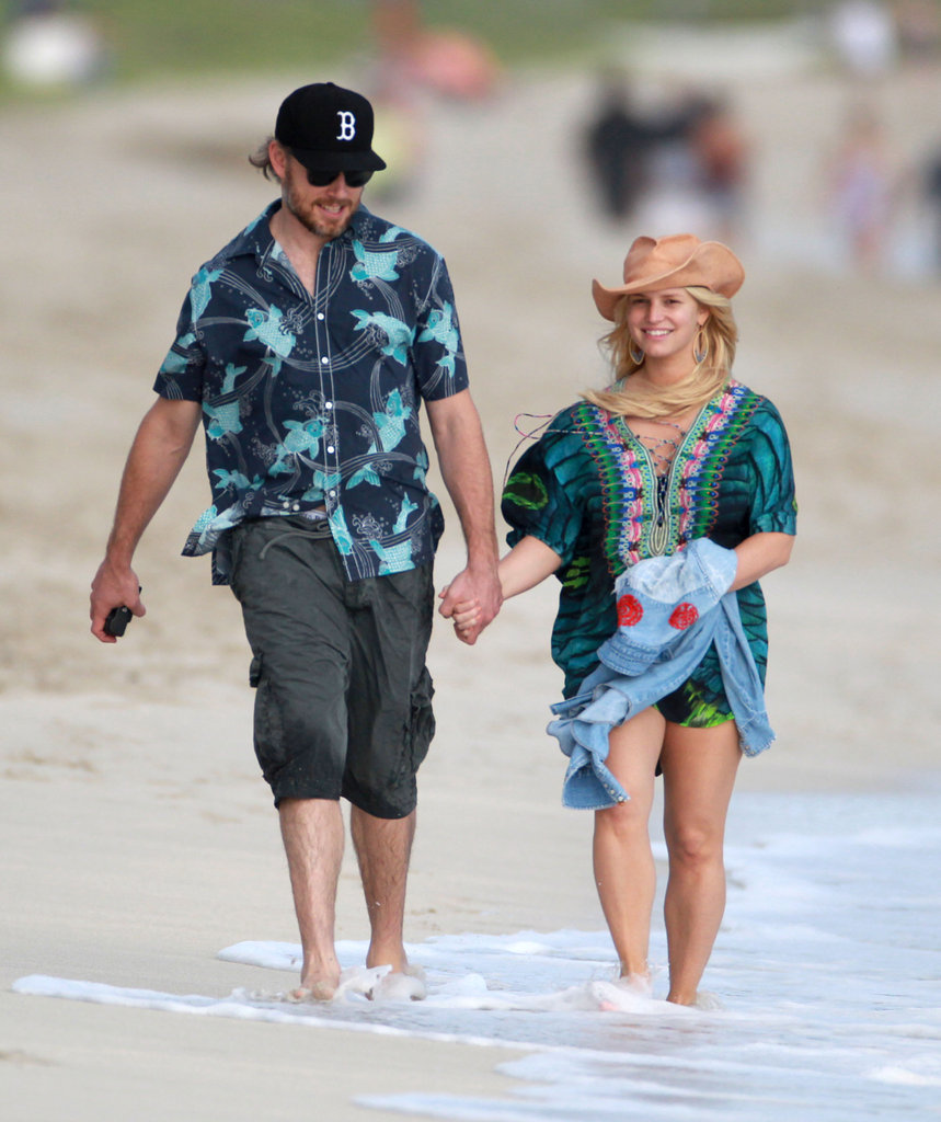 Eric Johnson and Jessica Simpson held hands as they walked on the beach in Hawaii in December 2012.
Eric Johnson and Jessica Simpson held hands as they walked on the beach in Hawaii in December 2012.