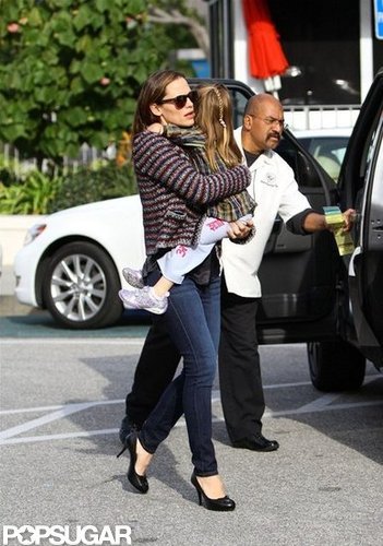 Jennifer Garner carried Seraphina Affleck to a show in LA.
Jennifer Garner carried Seraphina Affleck to a show in LA.